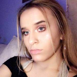 Meet your Posher, Annastacia